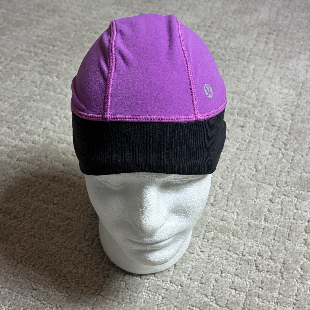 Lululemon Brisk Run Toque Beanie Hat Purple Raspberry Glo Black Swan Rulu OneSz